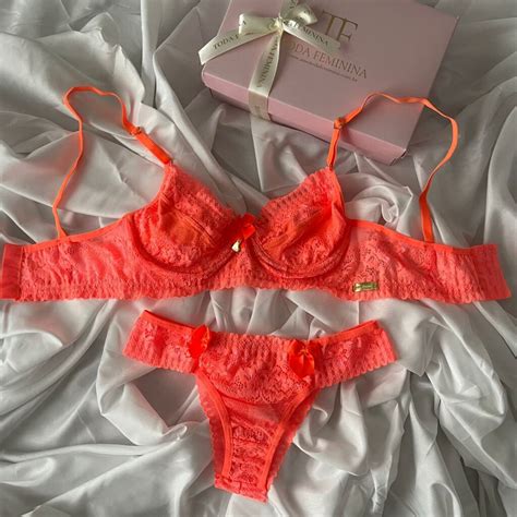 Conjunto De Lingerie Em Renda Suti Bojo E Calcinha String Dupla Fio Dental Rosa Babaloo