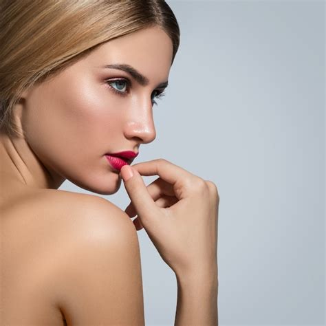 Premium Photo Beautiful Blonde Woman With Red Lips