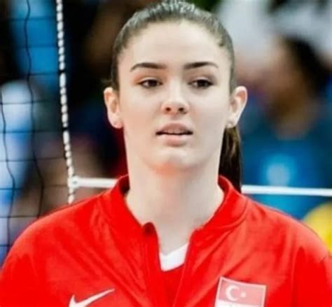 Pevoli Cantik Asal Turki Zehra Gunes Jadi Sorotan Di Olimpiade Tokyo