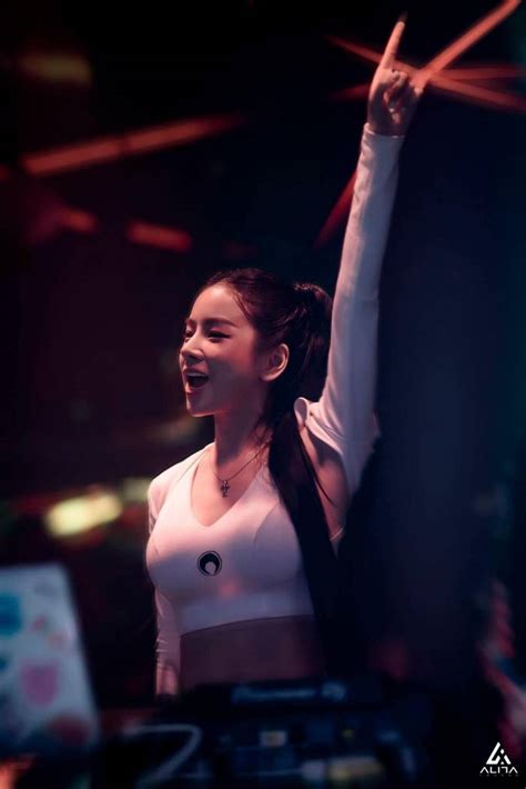 Ảnh DJ Mie Sexy Mặc Bikini Nóng Bỏng Không Che GenZ Relax