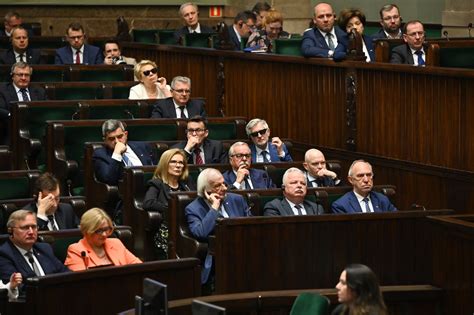 Sejm Rp On Twitter Pos Owie Wys Uchali Przem Wienia