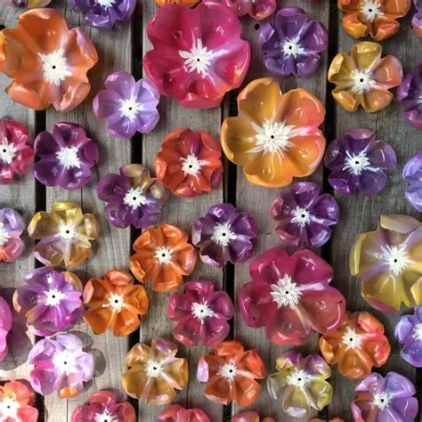 20 Decorative Flowers Made Of Recycled Plastic Bottles Water Bottle