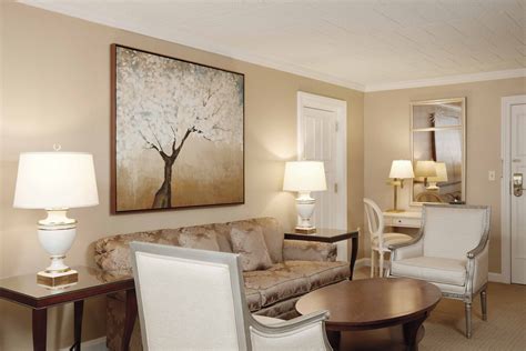 Guest Amenities and Features at The Allen Hotel 13