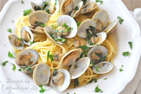 Little Neck Clams in Wine and Garlic Broth - 2 Sisters Recipes by Anna ...