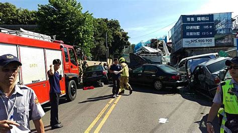 水泥車仰德大道撞22輛汽機車 4死9傷 上報 焦點