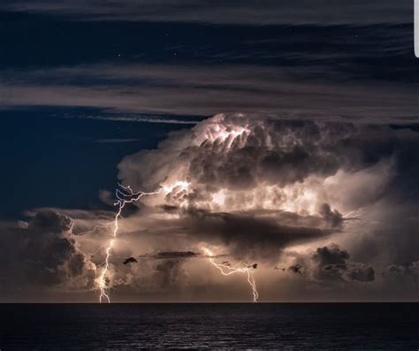 pin  dawn goodwin  natures beauty beautiful night sky storm