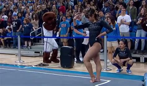 This Gymnastic Performer Delivers A Stunning “Micheal Jackson” Play ...