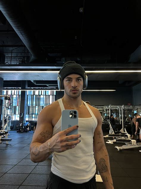 Hot Dudes Good Mood On Twitter RT Boynamedluis I Just Opened My Dms Come Say Wasssupp