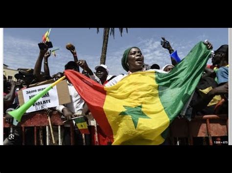 Du Jamais Vue Une Foule Immense Chante Et Crie Haut Le Nom De Ousmane