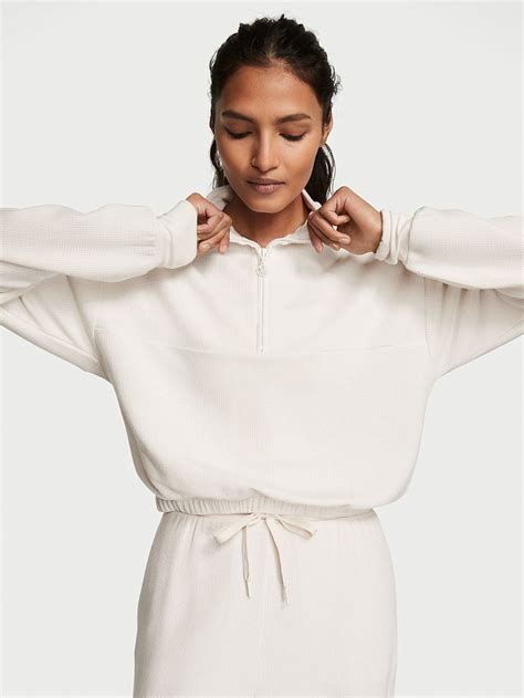 Victorias Secret Unveiling Glamour In Lingerie And Beauty Stylesyndex