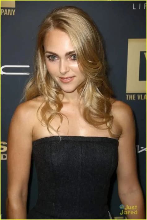 50 AnnaSophia Robb Sexy And Hot Bikini Pictures Woophy