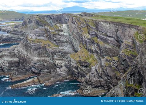 Les Falaises De Kerry Le Long De Lanneau Du Kerry Sur La Voie Sauvage