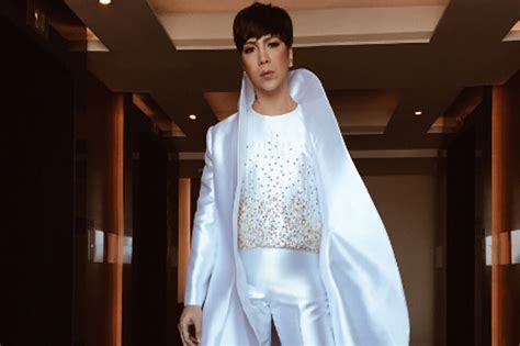 Look Vice Ganda Stands Out At Wedding With Quirky Outfit Abs Cbn News