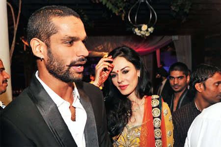 Cricket Streaming: Shikhar Dhawan With Wife Romantic Wallpaper