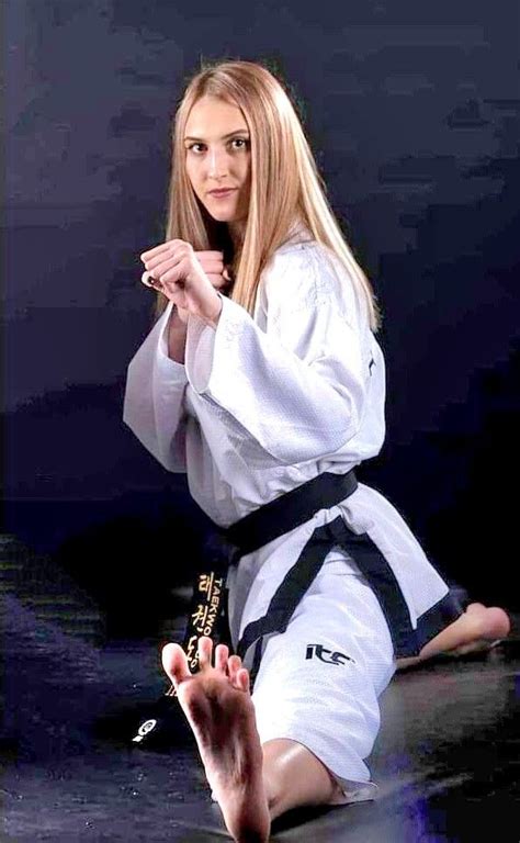 Pin By August Duwi On The Pose Of Beauty👌👍 Martial Arts Women