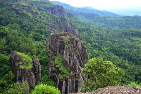 Gunung Api Purba Nglanggeran Foto Lokasi Rute Harga Tiket Fasilitas