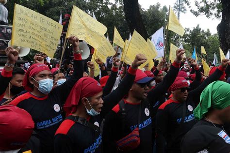 Foto Potret Aksi Demo Buruh Tolak Ump Dki Jakarta Tahun Di Balai