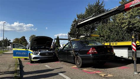 Enzkreis Unfall Mit Polizeiauto Drei Leichtverletzte Baden W Rttemberg