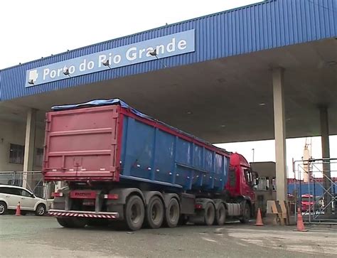 Greve Dos Caminhoneiros Movimento No Porto De Rio Grande Cai