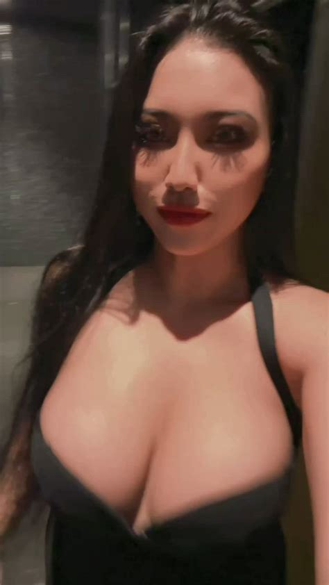 Itsariagg Aboobies Onlyfans Natural Tits Porn Video