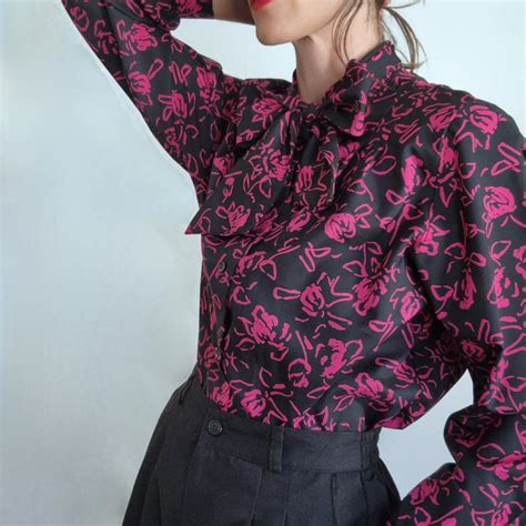 Vintage 70s Graphic Rose Print Pussy Bow Depop