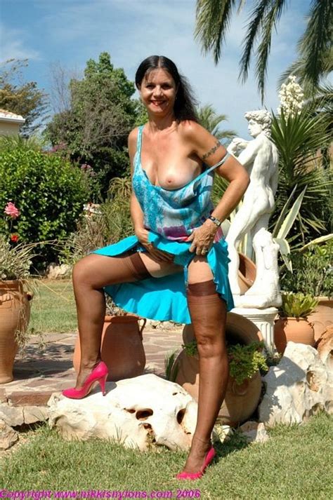 Mature Stocking Model Nikki Posing Outside Porn Pictures XXX Photos Sex Images PICTOA