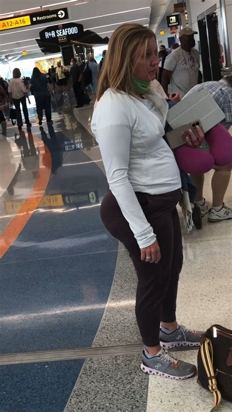Absolutely Unreal Pawg Milf In Leggings With Slight Vpl Spandex Leggings Yoga Pants Forum