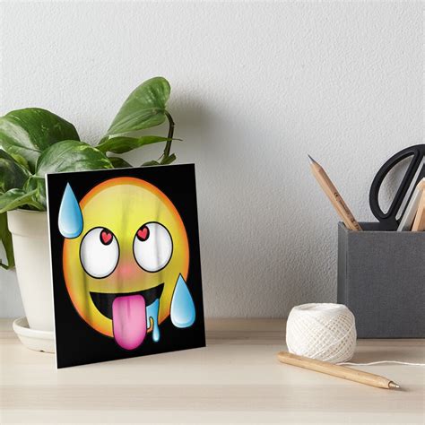 Lámina rígida Divertido Ahegao Emoji Anime Hentai Dibujos animados de teresabruno29 Redbubble