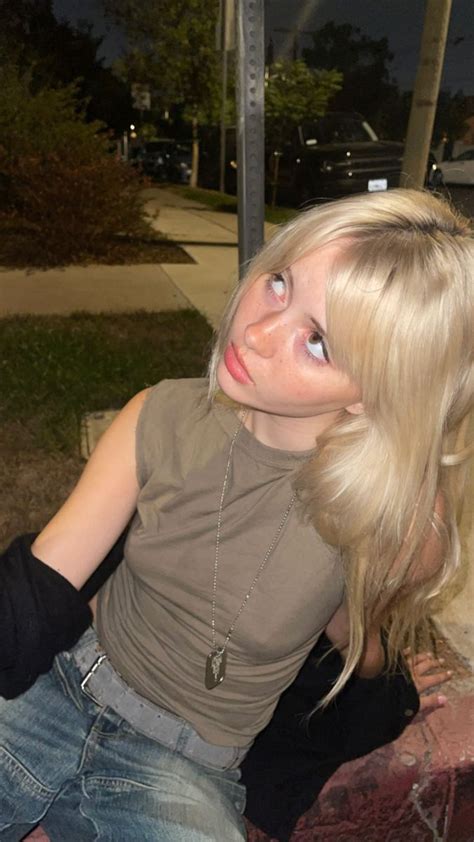 Sephira Lily Bleach Blonde Hair Beauty Hair Color Bangs With Medium Hair