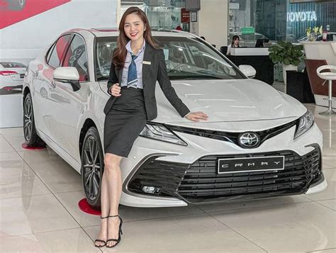 Hot girl Tây Đô khoe nhan sắc bên xe Toyota Tạp chí Doanh Nghiệp Việt Nam