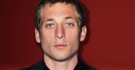 The Reason Jeremy Allen White Thinks People Find Him Attractive Has