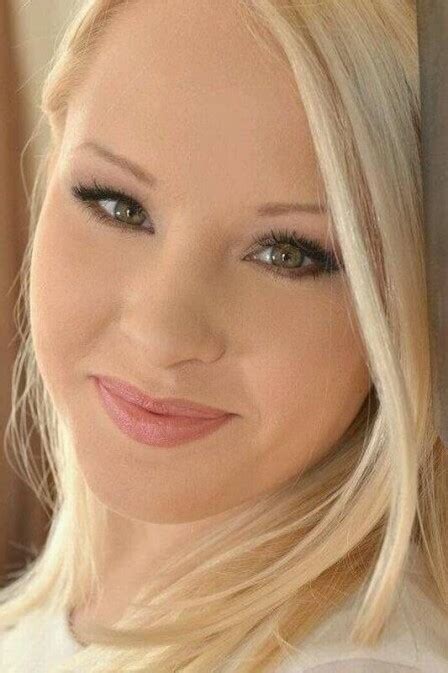 Atriz Porn Quebra As Pernas Ap S Pular De Pr Dio Para Fugir De Estupradores