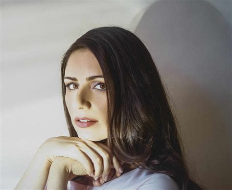 Azadeh Shares Sophomore Single Nothing More” New Music Music Crowns