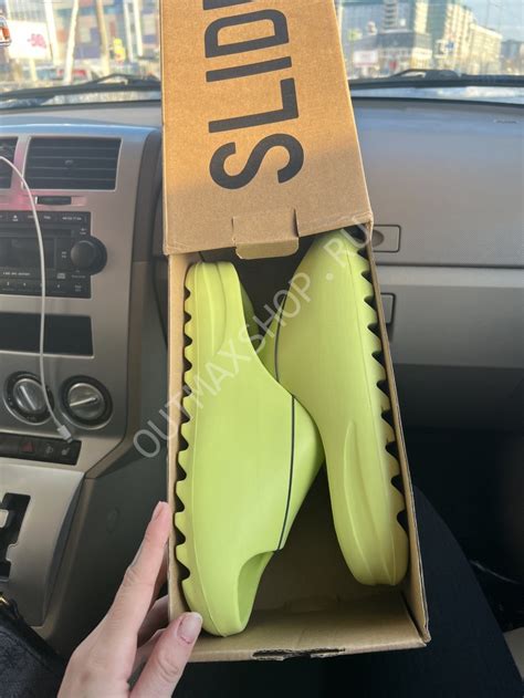 Сланцы Adidas Yeezy slide цвет Зеленый купить по цене 3390 рублей в ...
