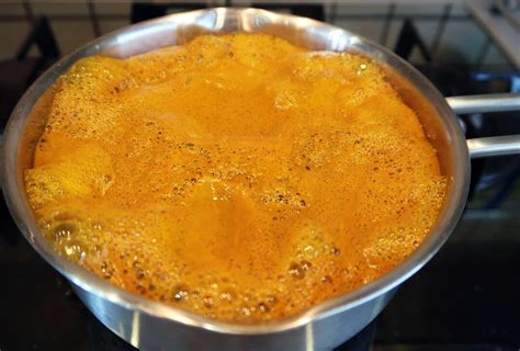 Натуральный краситель для яиц на Пасху. Как покрасить яйца куркумой ...