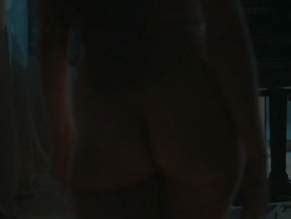 Une Ile Nude Scenes Aznude