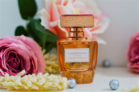 Noul parfum Giordani Gold Essenza Blossom – To the MOON & BACK