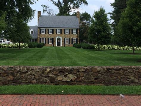 Federal Style Colonial In Leesburg Va House Styles House Mansions