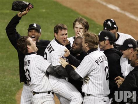Photo: 2005 WORLD SERIES HOUSTON ASTROS VS. CHICAGO WHITE SOX ...