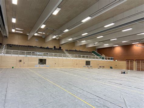 Mehrzweckhalle Sicht auf Tribüne DorfFunk SH