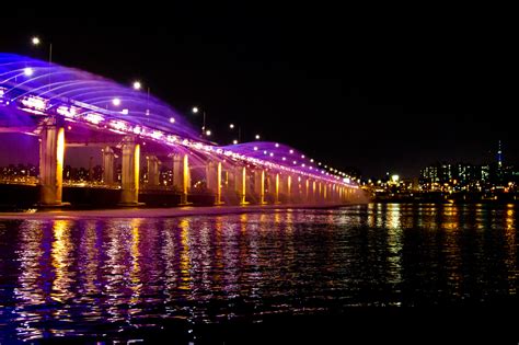 Banpo Bridge Rainbow Fountain - The Flying Hanbok