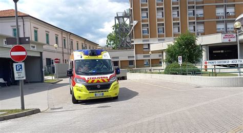 Investita Da Un Autobus Anziana Finisce In Ospedale Con Trauma Cranico