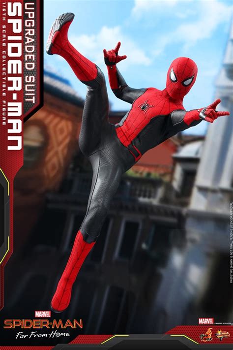Así luce la figura de Hot Toys con el nuevo traje de Far From Home cholikMoVie