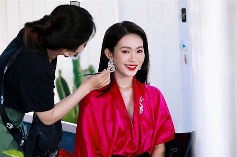 Hé lộ hậu trường chụp bikini nóng bỏng của dàn thí sinh HHVN