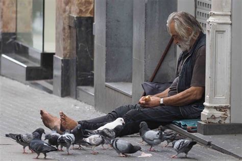 La mitad de los que viven en las calles en Canarias llevan más de tres