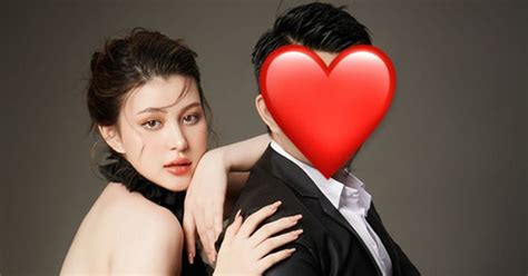 Hot girl ngực khủng Sunna lần đầu xuất hiện cùng chồng sau thông tin mang bầu nhưng danh tính