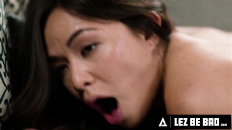 LEZ BE BAD Horny MILF Jennifer White DOMINATES Naturally Stacked