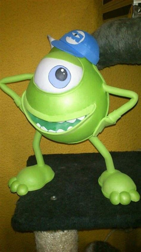 Los Invitados Divertid Simo Apret N Mike Wazowski Goma Eva Escarpado