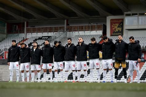 Iran National Football Team Supports Demonstrators And Rises Against