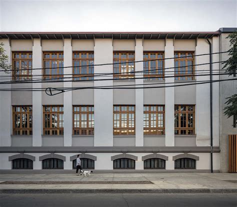 Tradition meets innovation. Matta Sur Community Centre + CESFAM by Luis
